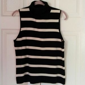 Turtle neck blk/wht sleeveless top